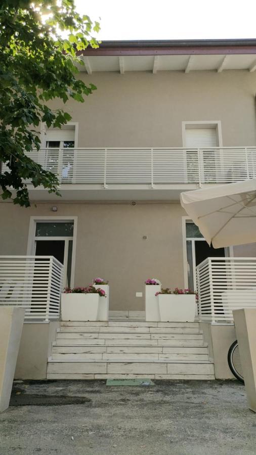 Appartamenti Diffusi Di Villa Fiorita Con Accesso Alle Piscine Della Struttura Principale Cattolica Exterior foto
