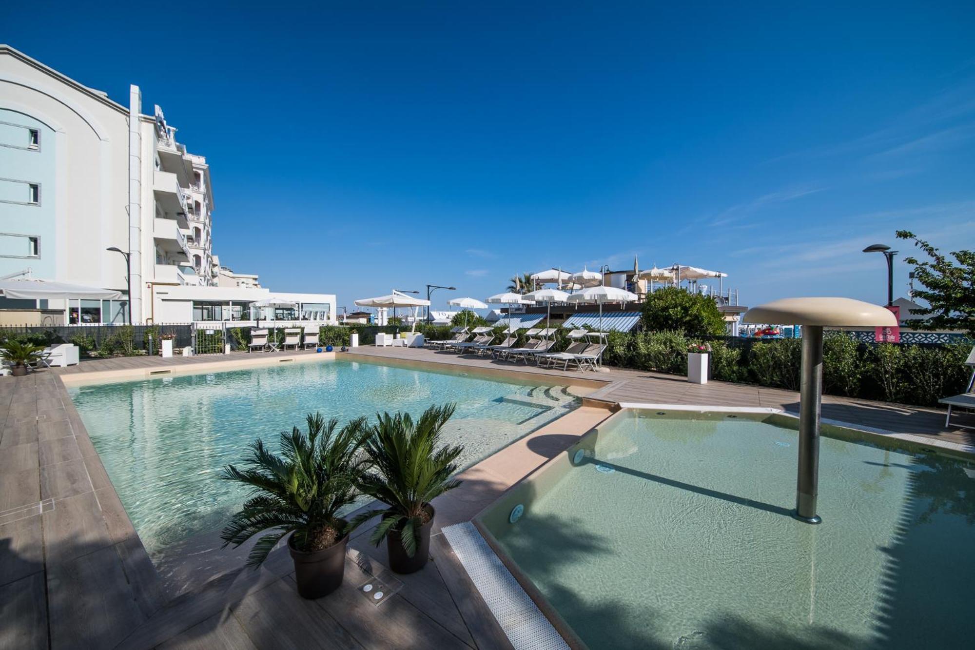 Appartamenti Diffusi Di Villa Fiorita Con Accesso Alle Piscine Della Struttura Principale Cattolica Exterior foto